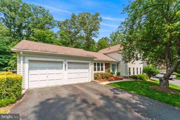 Attached, Exterior, Facade, Ranch