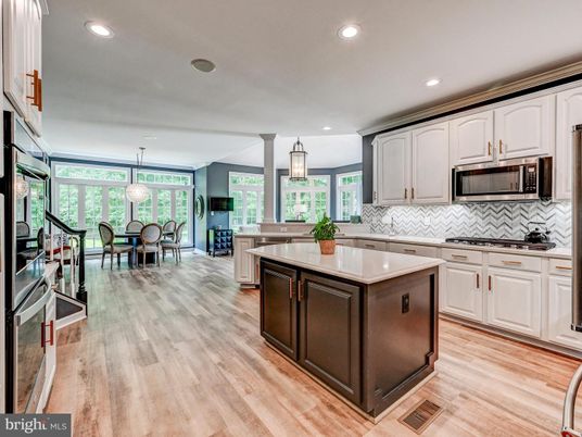 Dining room, Interior, Kitchen, Pendant Lights, Recessed Lighting, Wood Texture Flooring