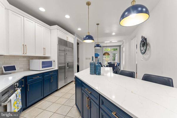 Dining room, Interior, Kitchen, Pendant Lights, Recessed Lighting, Stainless Steel Appliances