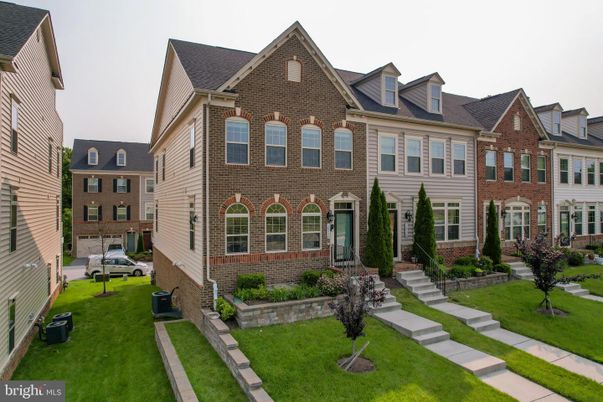 Exterior, Facade, Brick Facade, Rowhouse