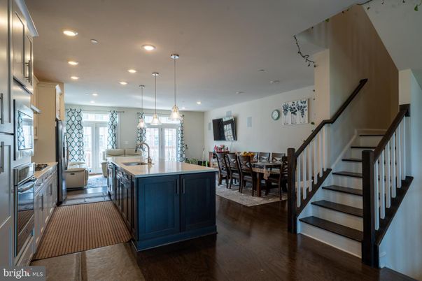 Dining room, Interior, Kitchen, Pendant Lights, Recessed Lighting, Wood Texture Flooring