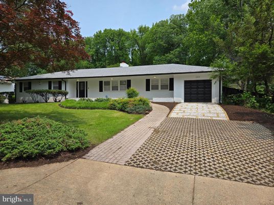 Attached, Exterior, Facade, Ranch