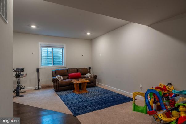 Fitness Equipment, Interior, Recessed Lighting, Wood Texture Flooring