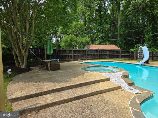 Exterior, Playground, Pool