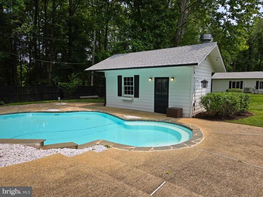 Exterior, Pool