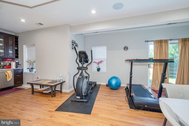 Fitness Equipment, Interior, Recessed Lighting, Wood Texture Flooring