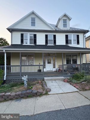 Exterior, Facade, Farmhouse