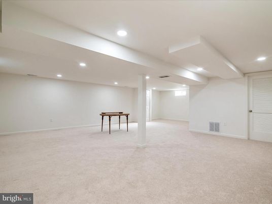 Empty room, Game Room, Interior, Recessed Lighting