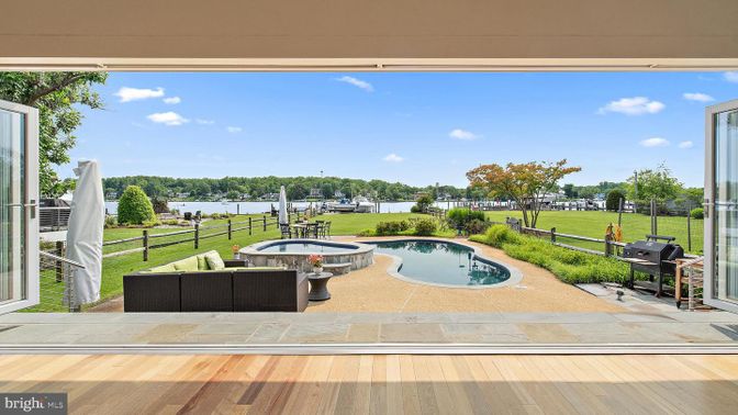 Exterior, Pool, Water