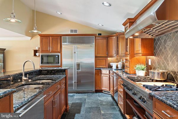 Interior, Kitchen, Pendant Lights, Recessed Lighting, Stainless Steel Appliances