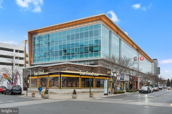 Exterior, Facade, Highrise