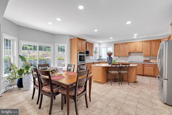 Dining room, Interior, Kitchen, Recessed Lighting, Stainless Steel Appliances