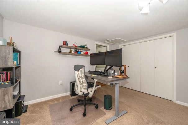 Home Office, Interior
