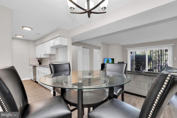Chandelier, Dining room, Interior, Kitchen, Recessed Lighting, Wood Texture Flooring