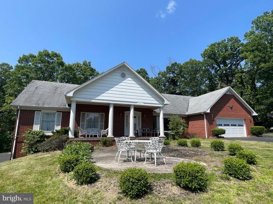 Attached, Exterior, Facade, Brick Facade, Ranch