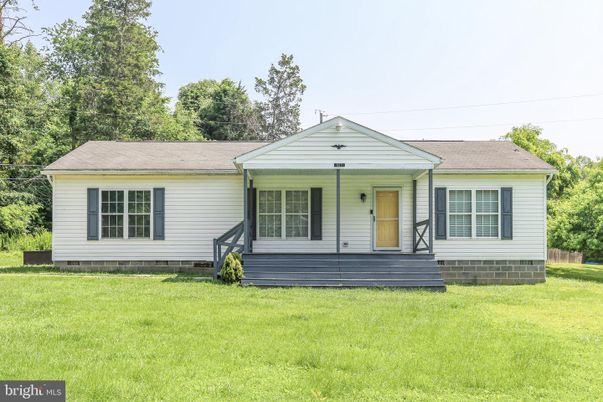 Backyard, Exterior, Facade, Ranch
