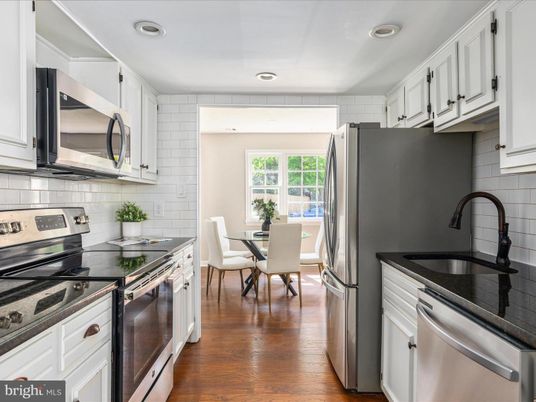 Dining room, Interior, Kitchen, Recessed Lighting, Stainless Steel Appliances, Wood Texture Flooring