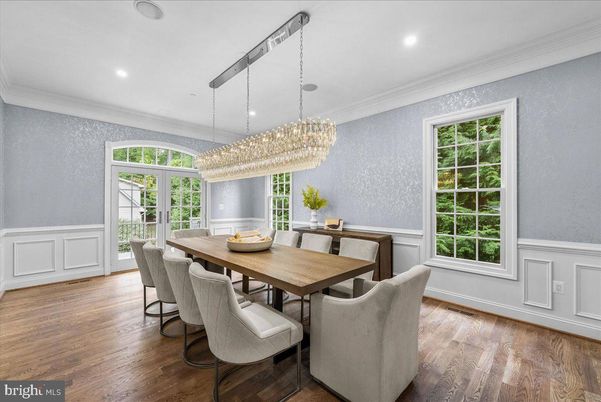 Chandelier, Dining room, Interior, Recessed Lighting, Wood Texture Flooring