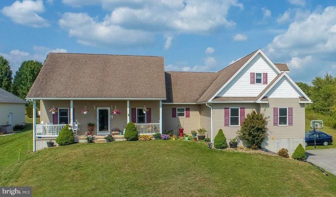 Exterior, Facade, Cape Cod