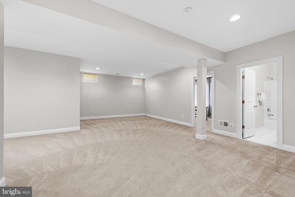 Empty room, Interior, Recessed Lighting