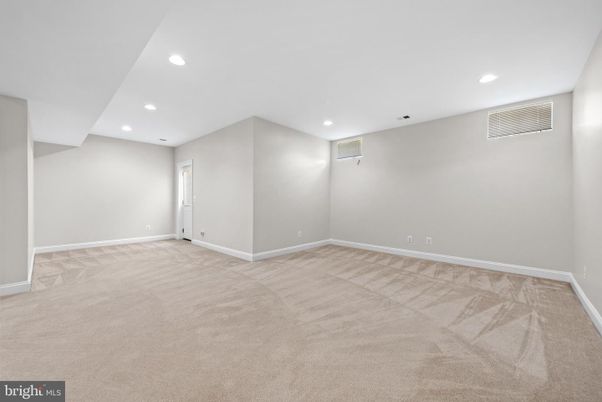 Empty room, Interior, Recessed Lighting