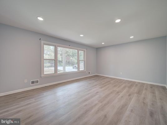 Empty room, Interior, Recessed Lighting, Wood Texture Flooring