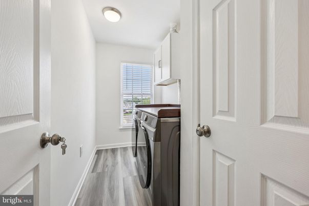 Interior, Washer, Wood Texture Flooring