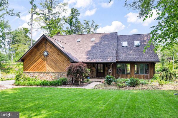 Exterior, Facade, Ranch