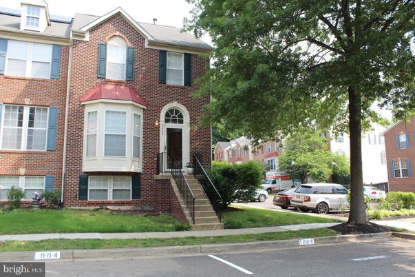 Exterior, Facade, Brick Facade, Rowhouse