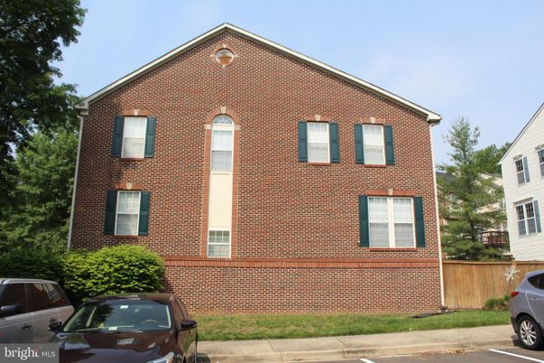 Exterior, Facade, Brick Facade, Georgian