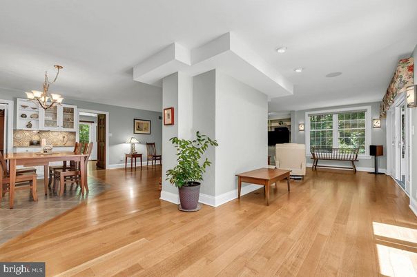 Chandelier, Dining room, Interior, Recessed Lighting, Wood Texture Flooring