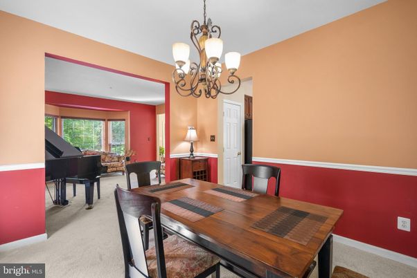 Chandelier, Dining room, Interior, Piano