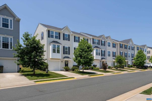 Attached, Exterior, Facade, Rowhouse