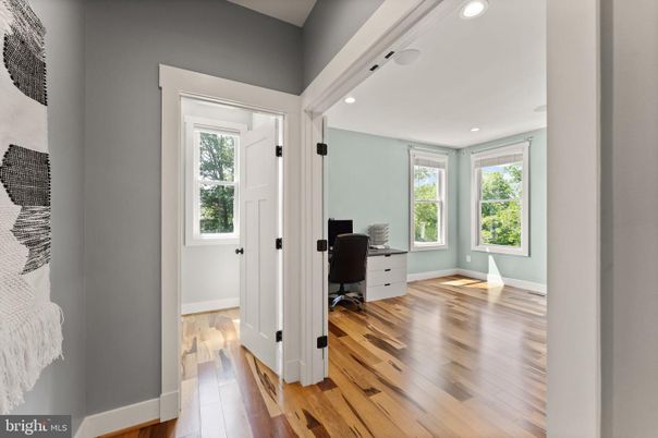 Home Office, Interior, Recessed Lighting, Wood Texture Flooring