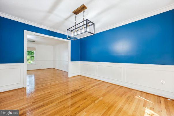 Empty room, Interior, Pendant Lights, Wood Texture Flooring