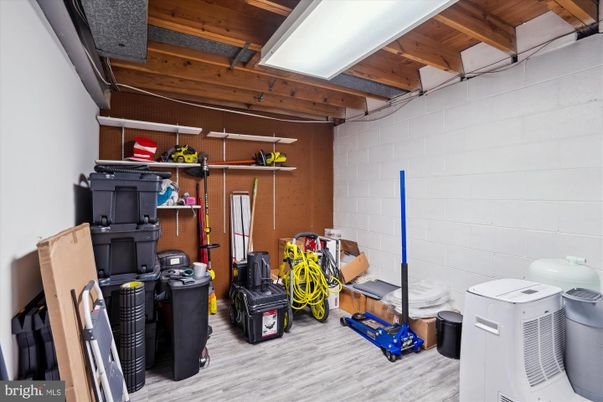 Garage, Interior, Wooden Beams, Wooden Ceilings