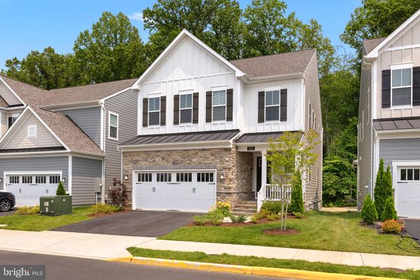 Attached, Exterior, Facade, Farmhouse