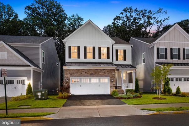 Attached, Exterior, Facade, Farmhouse
