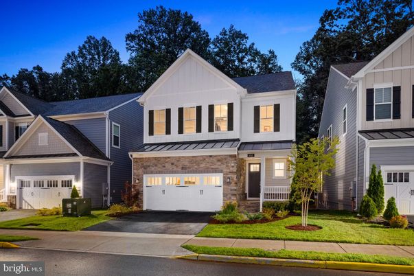 Attached, Exterior, Facade, Farmhouse