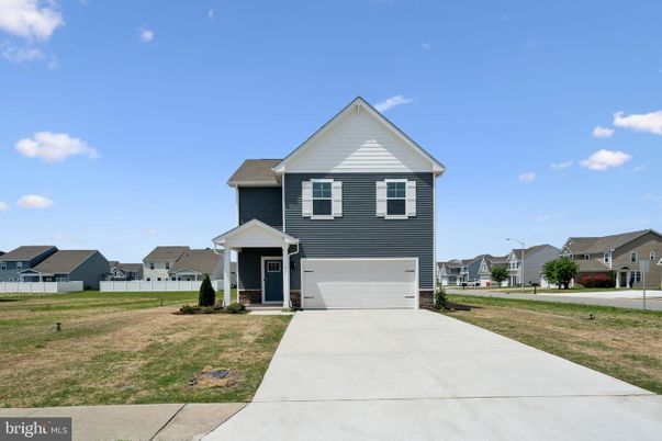 Attached, Exterior, Facade, Farmhouse
