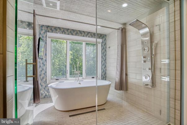 Bathroom, Free Standing Baths, Glass Shower, Interior, Recessed Lighting
