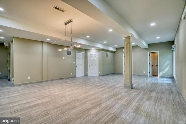 Empty room, Interior, Pendant Lights, Recessed Lighting, Wood Texture Flooring