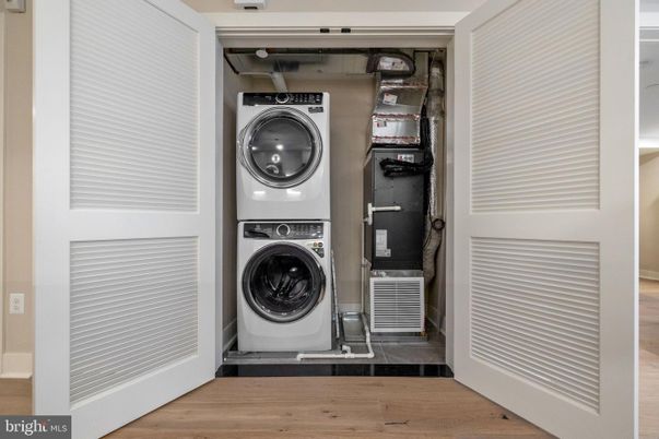 Interior, Utility Closets, Washer, Wood Texture Flooring