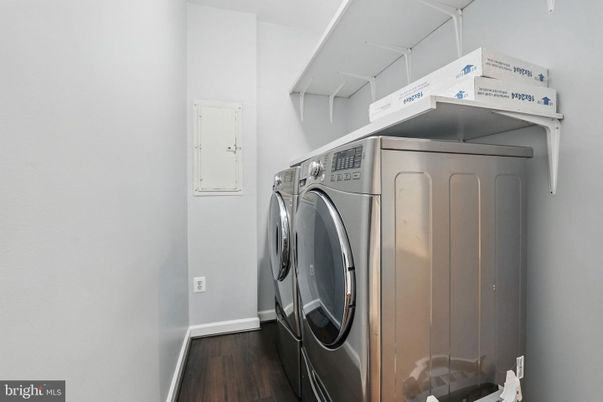 Interior, Washer, Wood Texture Flooring