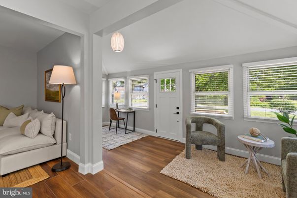 Interior, Pendant Lights, Wood Texture Flooring