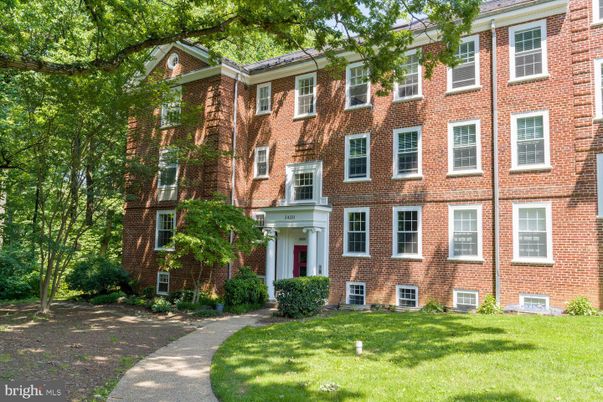 Exterior, Facade, Brick Facade, Rowhouse