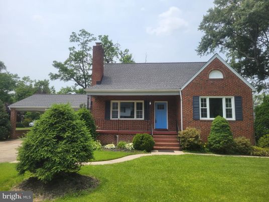 Exterior, Facade, Brick Facade, Cape Cod