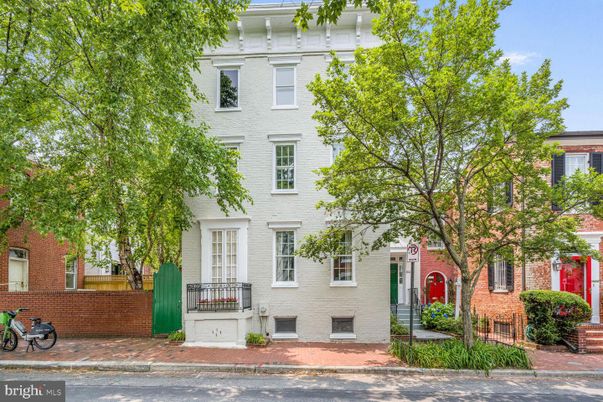 Exterior, Facade, Brick Facade, Rowhouse