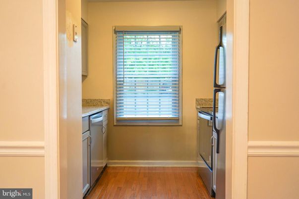 Interior, Washer, Wood Texture Flooring