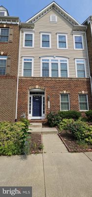 Exterior, Facade, Brick Facade, Rowhouse